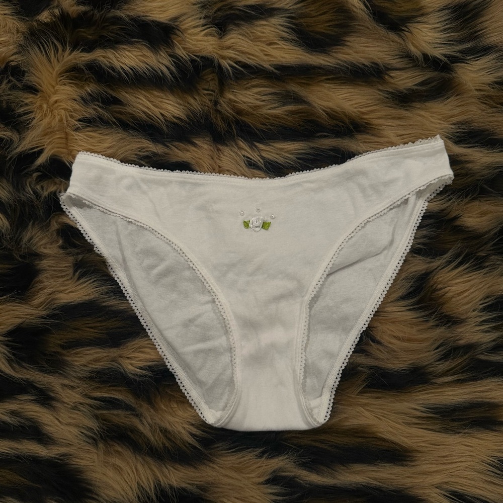 BRAND NEW Victoria’s Secret White Cotton Panties With Pearls And White Rosette